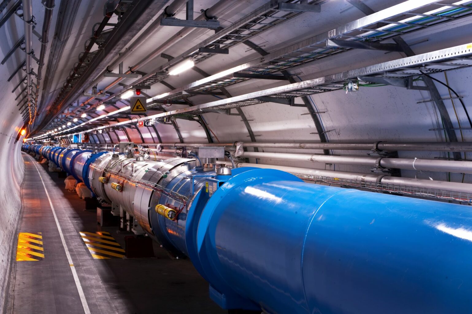 Widok tunelu LHC w CERNie