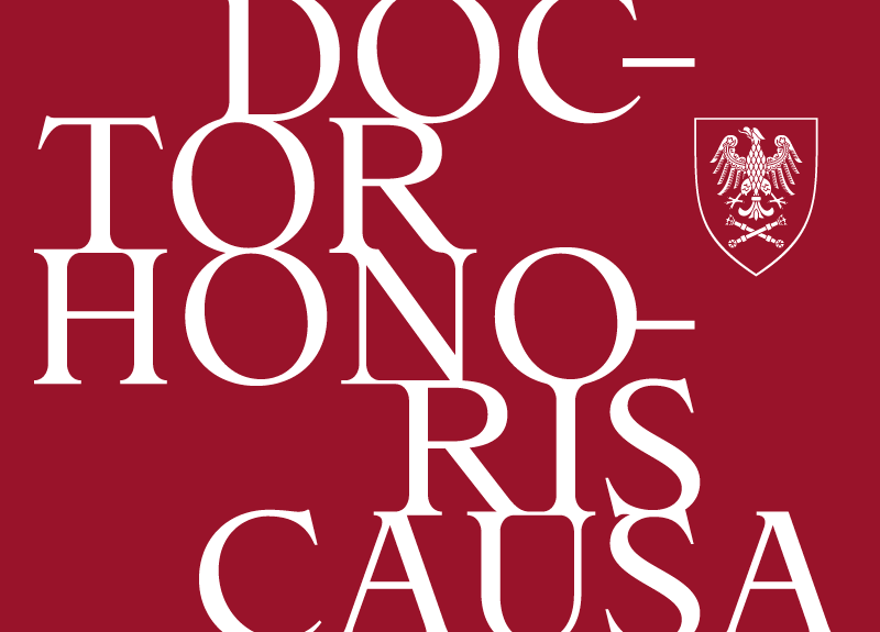 Grafika: bordowe tło, duży napis: doctor honoris causa oraz herb Uniwersytetu Śląskiego
