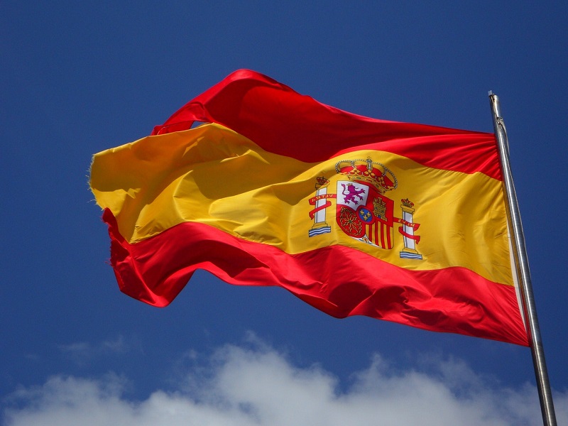 flaga Hiszpanii na maszcie