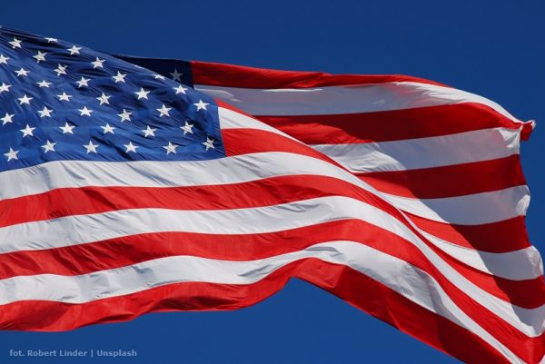 Powiewająca flaga Stanów Zjednoczonych