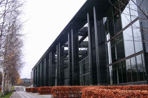 Budynek uniwersyteckiej biblioteki w Oslo