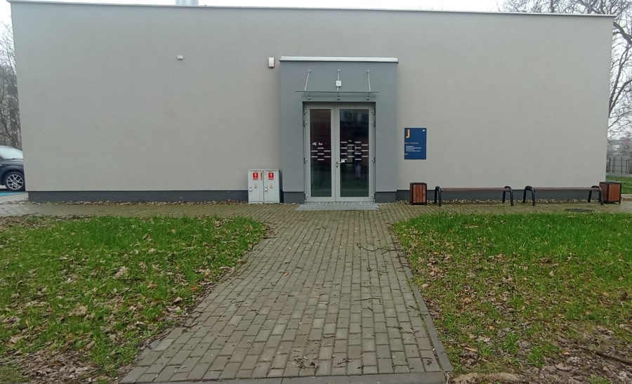 wejście do budynku/building entrance