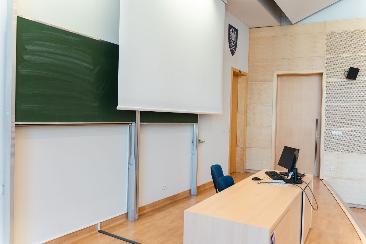DSC00238 aula w Chorzowie – widok na tablicę