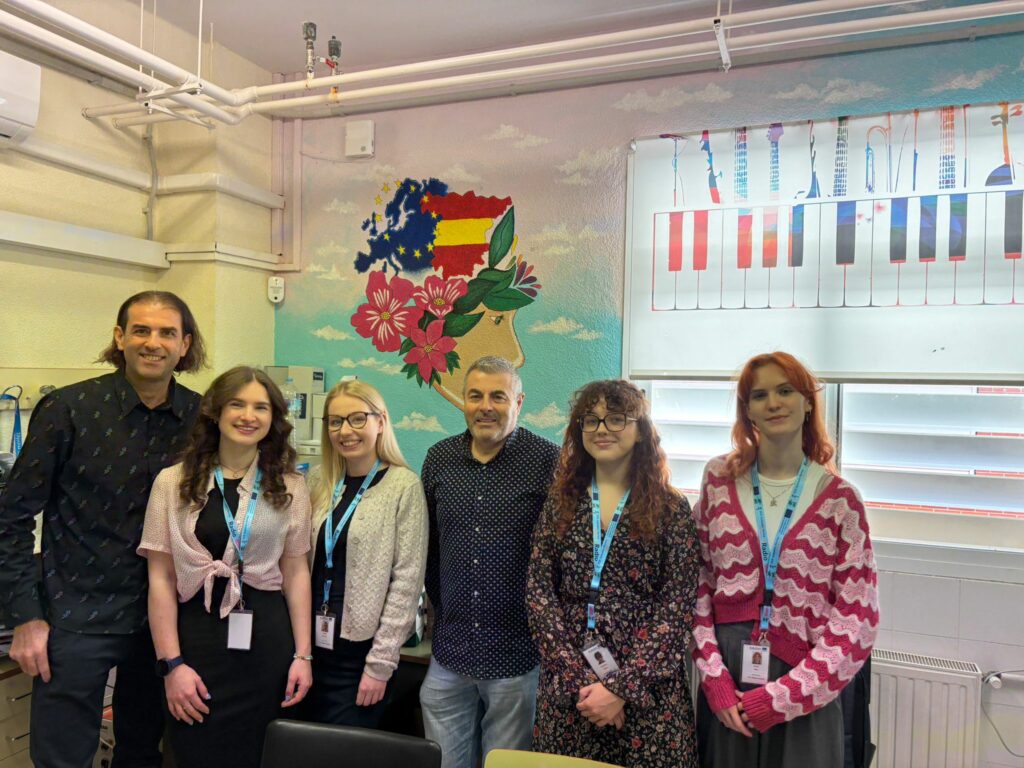 uczestnicy erasmus+ w sali