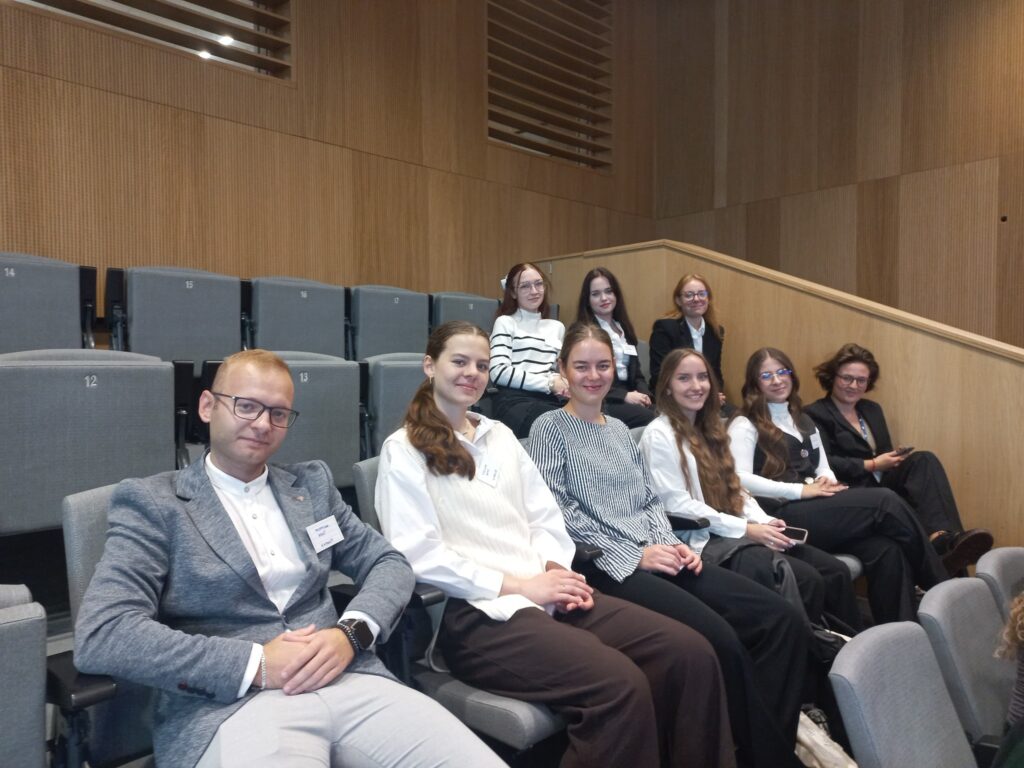 uczestnicy konferencji na auli