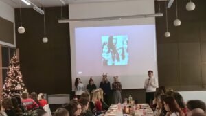 członkowie koła podczas spotkania świątecznego