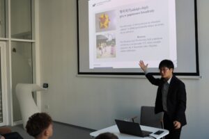 prowadzący planszofestu w trakcie wykładu