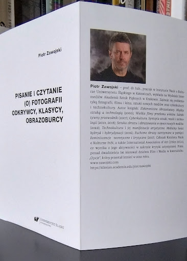 książka prof. Piotra Zawojskiego pt. Pisanie i czytanie (o) fotografii : odkrywcy, klasycy, obrazoburcy