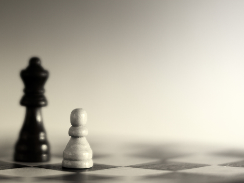 szachownica z dwoma pionkami