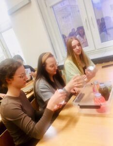 Studentki w trakcie warsztatów