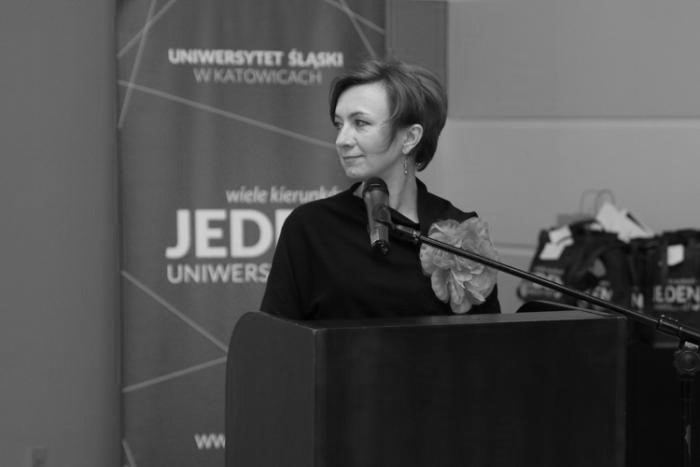 Agnieszka Strzemińska podczas uroczystości wręczenia dyplomów najlepszym absolwentom roku akademickiego 2013/2014 oraz nagrody w plebiscycie „Absolwent z Pasją”. Fot. Julia Agnieszka Szymala
