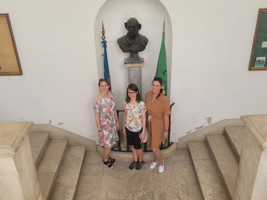 Reprezentantki Wydziału Nauk Społecznych UŚ w Santermo in Colle (od lewej: mgr Zuzanna Neuve-Église, dr Magdalena Christ, mgr Karolina Skop)