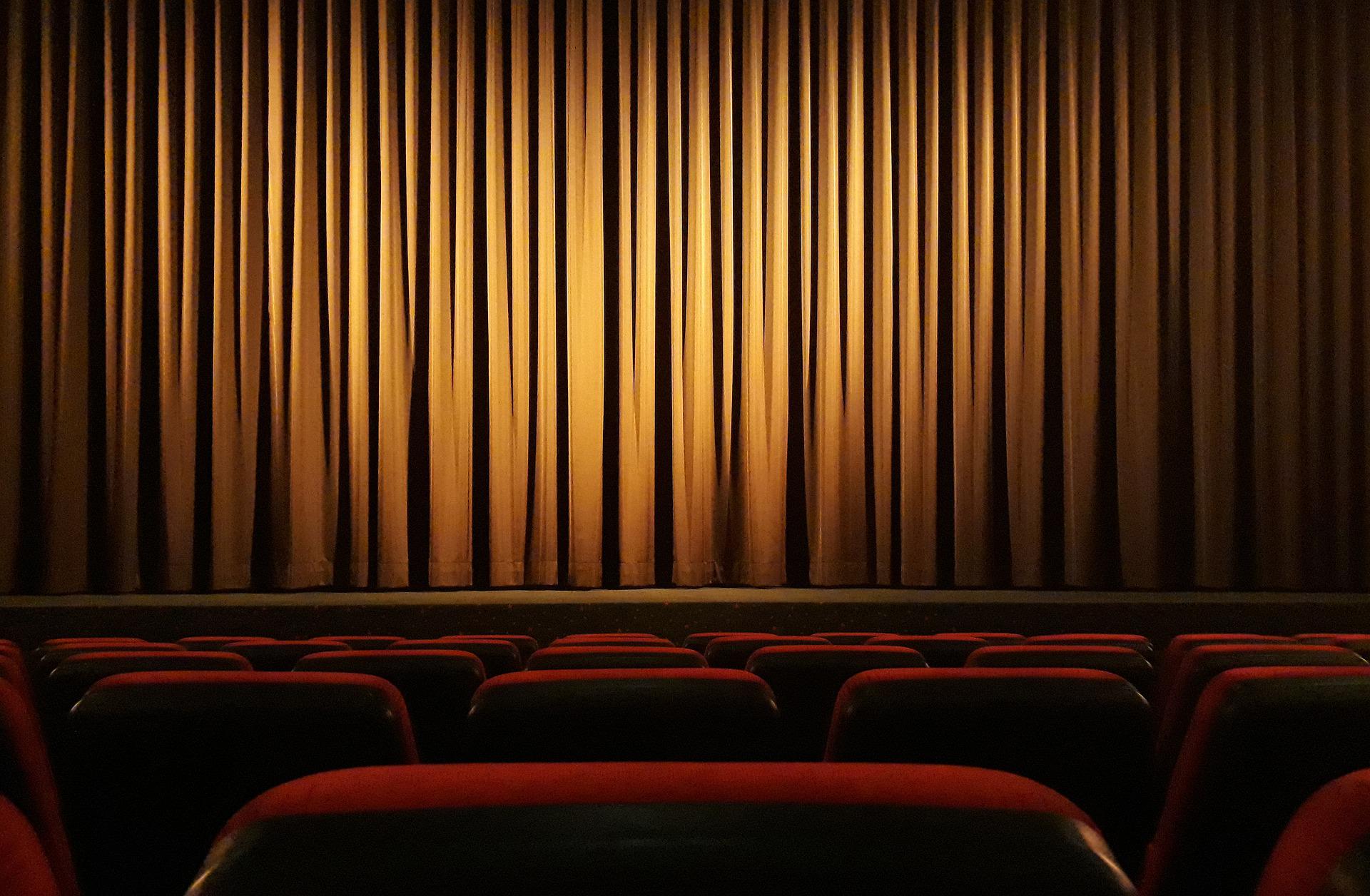 kurtyna w teatrze