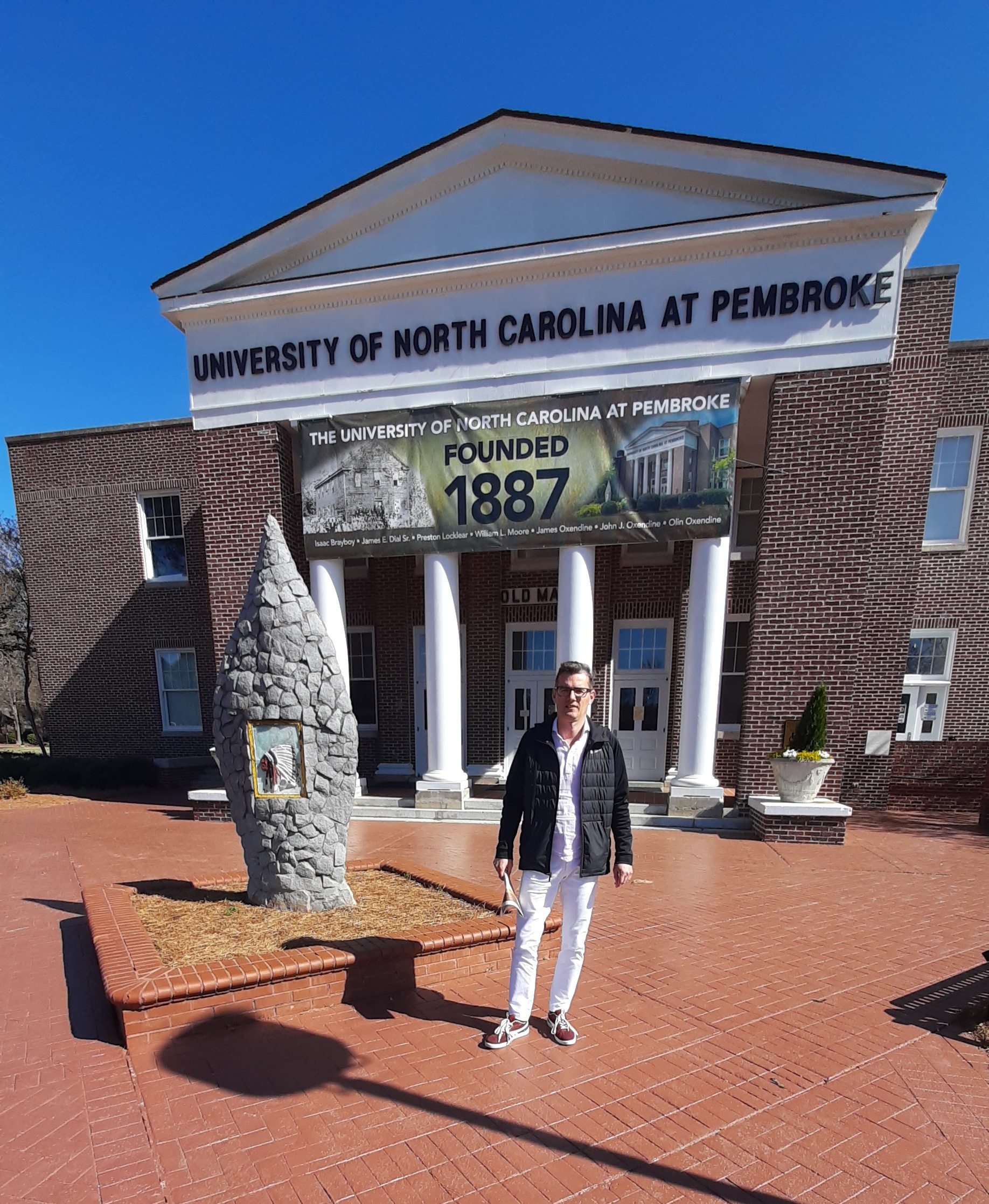 dr. ha. Maciej Bernasiewicz w University-of-North-Carolina-at-Pembrokeprof. UŚ